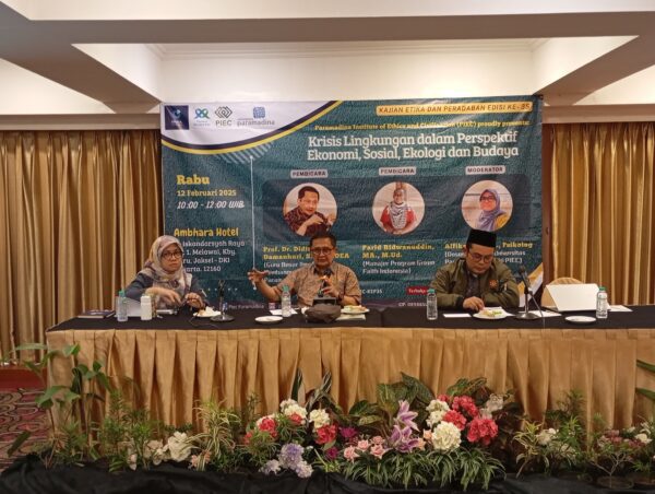 Diskusi Publik "Krisis Lingkungan dalam Perspektif Ekonomi, Sosial, Ekologi, dan Budaya"